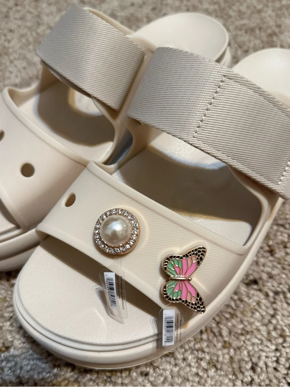 NWOT Crocs Soho Two Strap Sandal Dulce Women's 8 with two FREE JIBBITZ - Picture 3 of 5